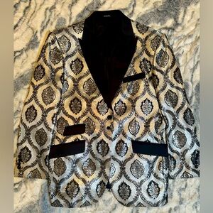 Men’s silver and black jacket